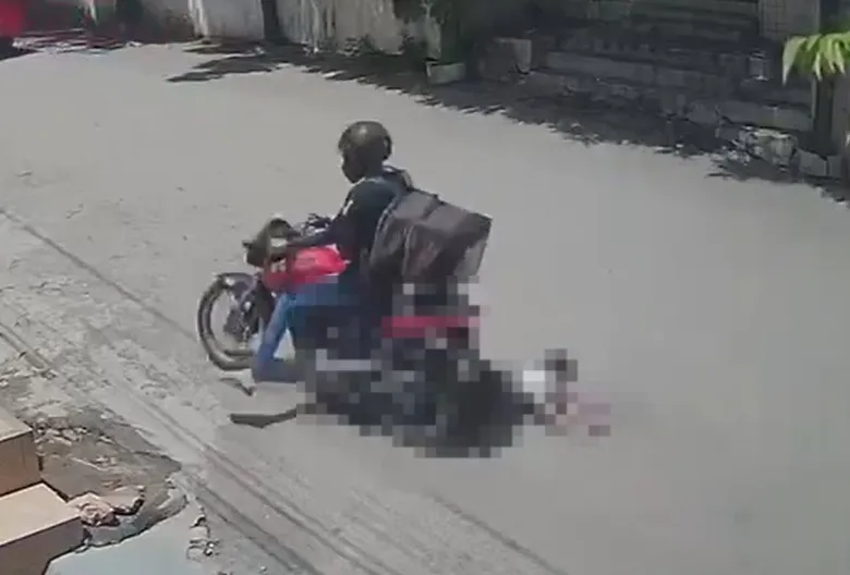 Criança é atropelada por motocicleta ao tentar atravessar rua em Canindé