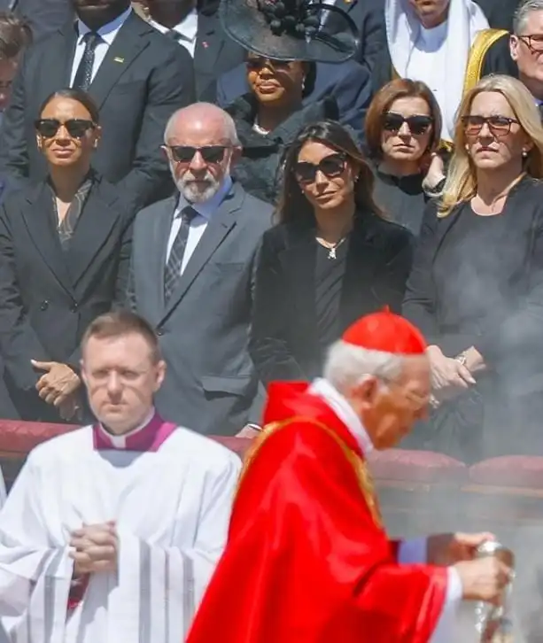“Quisera Deus o próximo Papa fosse igual a ele”, diz Lula em funeral de Francisco