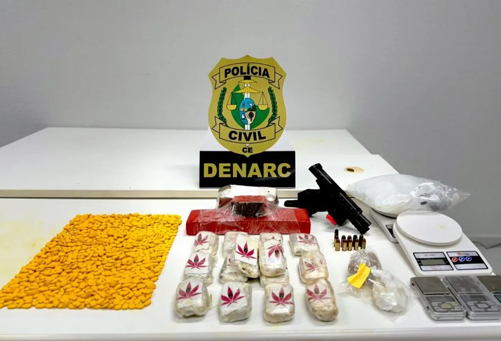 Em operação, quase mil comprimidos de ecstasy e pistola são apreendidos em Fortaleza