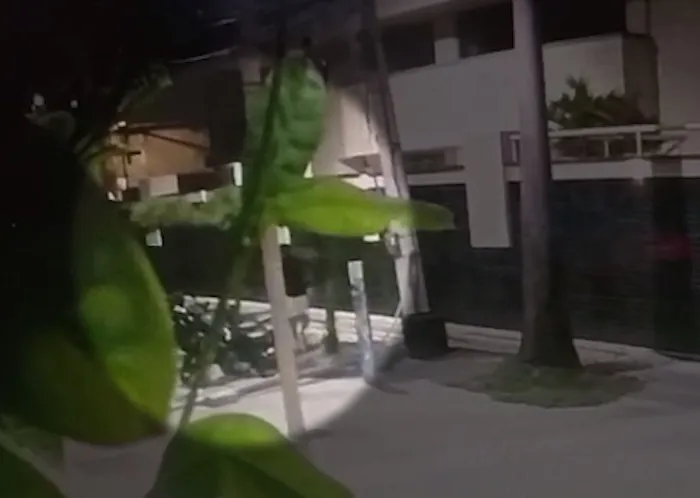 Moto comprada há três meses por casal é furtada ao lado do calçadão da Praia de Iracema