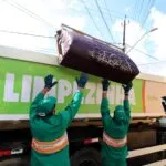 Caminhão Limpezinha recolhe 140 toneladas de resíduos no primeiro mês em Fortaleza