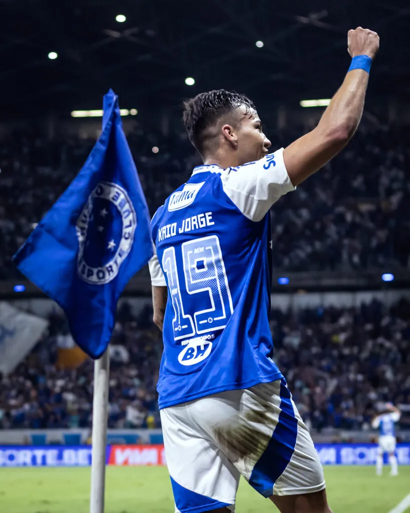 Qual jogo vai passar na Record hoje (04/05) ao vivo pelo Brasileirão 2025?