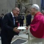 Alckmin entrega convite ao Papa Leão XIV para visitar Brasil durante a COP30 em Belém