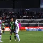 Boliviano que pertence ao Santos é preso por injúria racial em jogo da Série B
