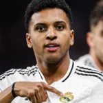 Rodrygo deixa treino do Real Madrid após falar com Ancelotti em meio a rumores sobre saída