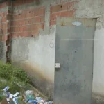 Agiota é encontrado morto dentro de casa com facada no peito, em Fortaleza