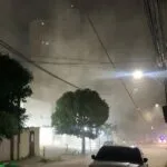 Incêndio atinge chaminé de lanchonete de rede multinacional em Fortaleza