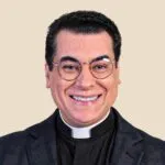 Padre influencer se recusa a realizar cerimônias religiosas com bonecas reborn