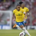 Debinha e Laís Estevam são cortadas da seleção feminina de futebol para amistosos com o Japão