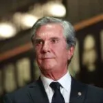 Moraes manda Itamaraty suspender passaporte diplomático de Collor