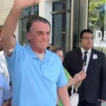 Bolsonaro recebe alta após três semanas internado em Brasília
