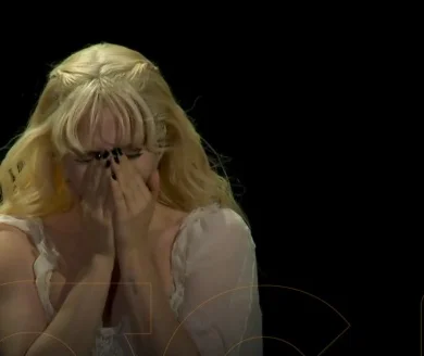 Lady Gaga se emociona com o público e chora durante show em Copacabana
