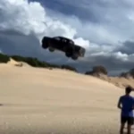 Carro “voa” na duna de Canoa Quebrada: prefeita afirma aumento na fiscalização