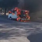 Incêndio em veículo de confecção mobiliza Corpo de Bombeiros no bairro Maraponga