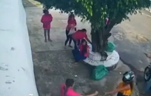 Casal armado assalta grupo de mulheres em calçada no bairro Dom Lustosa