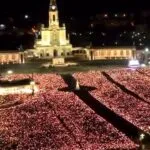 Procissão das Velas reúne 270 mil fiéis no Santuário de Fátima, em Portugal