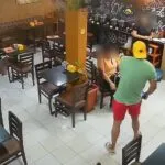 Criminosos armados assaltam clientes e funcionários de padaria em Fortaleza