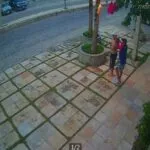 Turista tem cordão roubado em questão de segundos na frente de hotel em Fortaleza