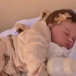 Empresa nega licença-maternidade para funcionária dona de bebê reborn e caso vai para a Justiça