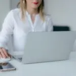 Faço EAD em cursos que tiveram regras mudadas pelo MEC: posso me formar?