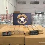 Durante operação, 36 kg de pasta base de cocaína são apreendidos em fundo falso de caminhonete em Fortaleza