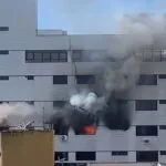 Incêndio atinge apartamento no 10º andar de condomínio em Fortaleza; vídeo