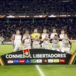 Jogadores do Flamengo sofrem tentativa de assalto após volta ao RJ e goleiro tem carro baleado