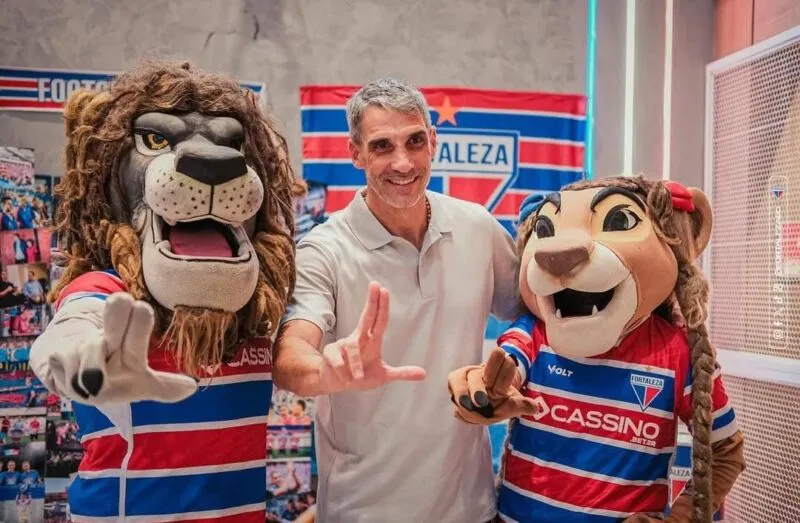 Após goleada, Vojvoda celebra retomada do Fortaleza e se declara ao clube