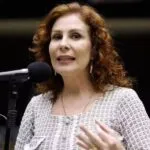 Moraes rejeita pedido de Zambelli para suspender julgamento no STF