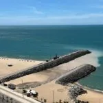 Mancha branca no mar de Fortaleza chama atenção; entenda o que é