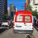 Turista é atropelada por motocicleta sem placa na Avenida Abolição, em Fortaleza; condutor fugiu