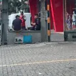 Mesmo proibidos, torcedores do Colo-Colo compram ingressos para jogo contra o Fortaleza
