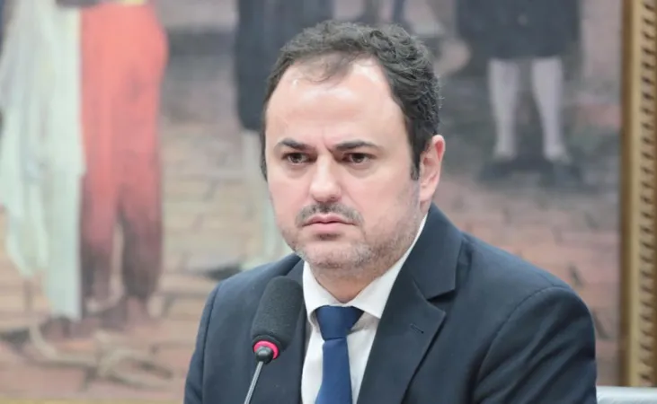 Veja vídeo completo que terminou com retirada à força de Glauber Braga