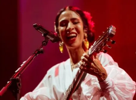 O retorno aguardado: Marisa Monte confirma show em Fortaleza com nova turnê em 2026