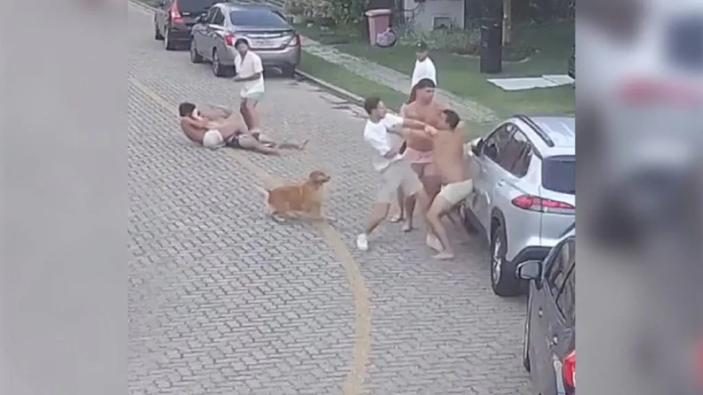 Vídeo mostra briga de atletas do Fortaleza e vizinhos em condomínio de luxo no Eusébio/CE