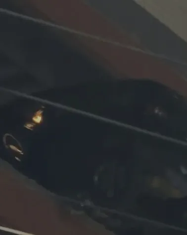 Carro fica pendurado em estacionamento de prédio no bairro Meireles, em Fortaleza; vídeo