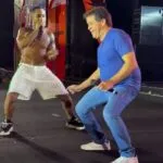 Evandro Leitão dança “Batedeira” com Kanalha em show no Pré-Carnaval de Fortaleza