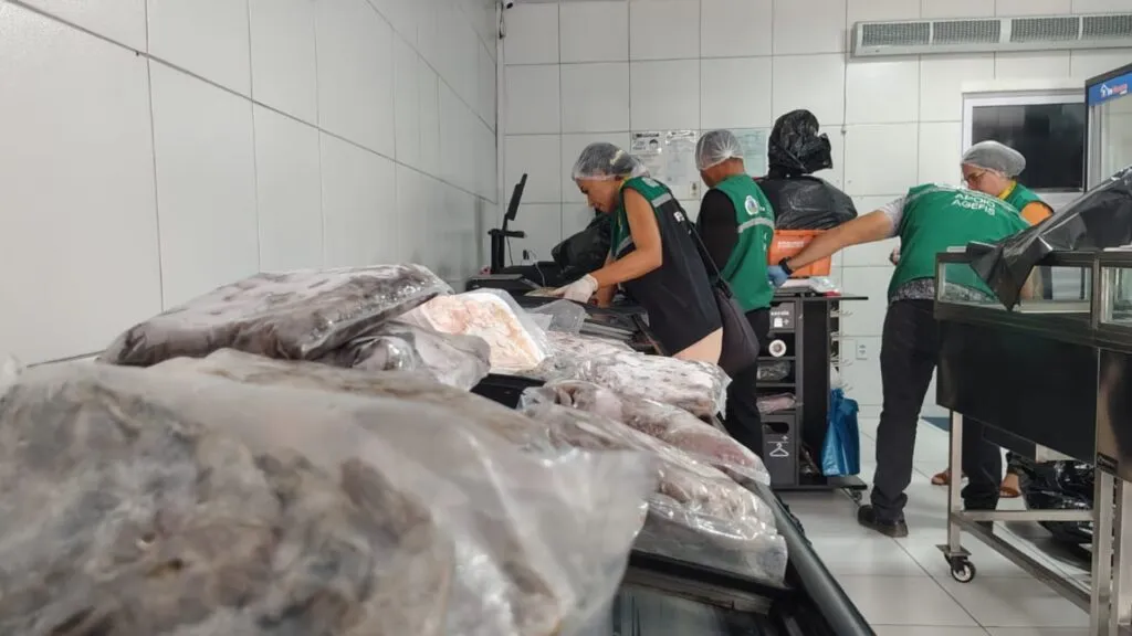 Operação apreende 400 kg de pescados irregulares em Fortaleza