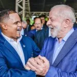 Violinista de Thiago Aquino homenageia Lula no Carnaval de Salvador 2026; veja o vídeo