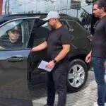 Xand Avião presenteia tecladista da época do Aviões do Forró com carro de luxo; vídeo