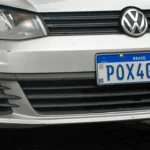Avança projeto que traz de volta cidade e estado para as placas de carros no Brasil
