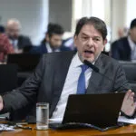 Cid Gomes muda discurso e admite que poderá ser candidato