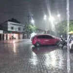 Fortaleza registra chuva na noite desta quinta (30); Funceme prevê mais precipitações no feriado prolongado