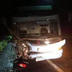 Motorista fica ferido em estado grave após acidente entre carro e ônibus em Tianguá, no Ceará