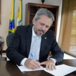 Secretários de Elmano são exonerados e ficam livres para disputar eleições no Ceará; veja a lista