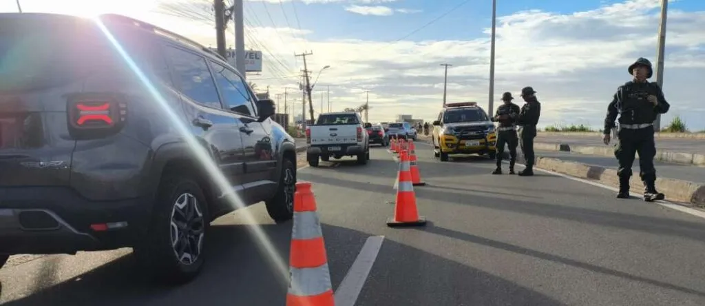 Trecho da CE-025 é parcialmente liberado em menos de uma semana após abertura de cratera