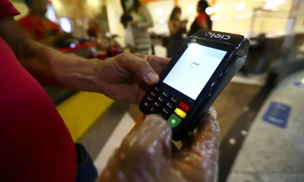 Novas regras: vale-alimentação e vale-refeição passam a valer em qualquer maquininha no Brasil